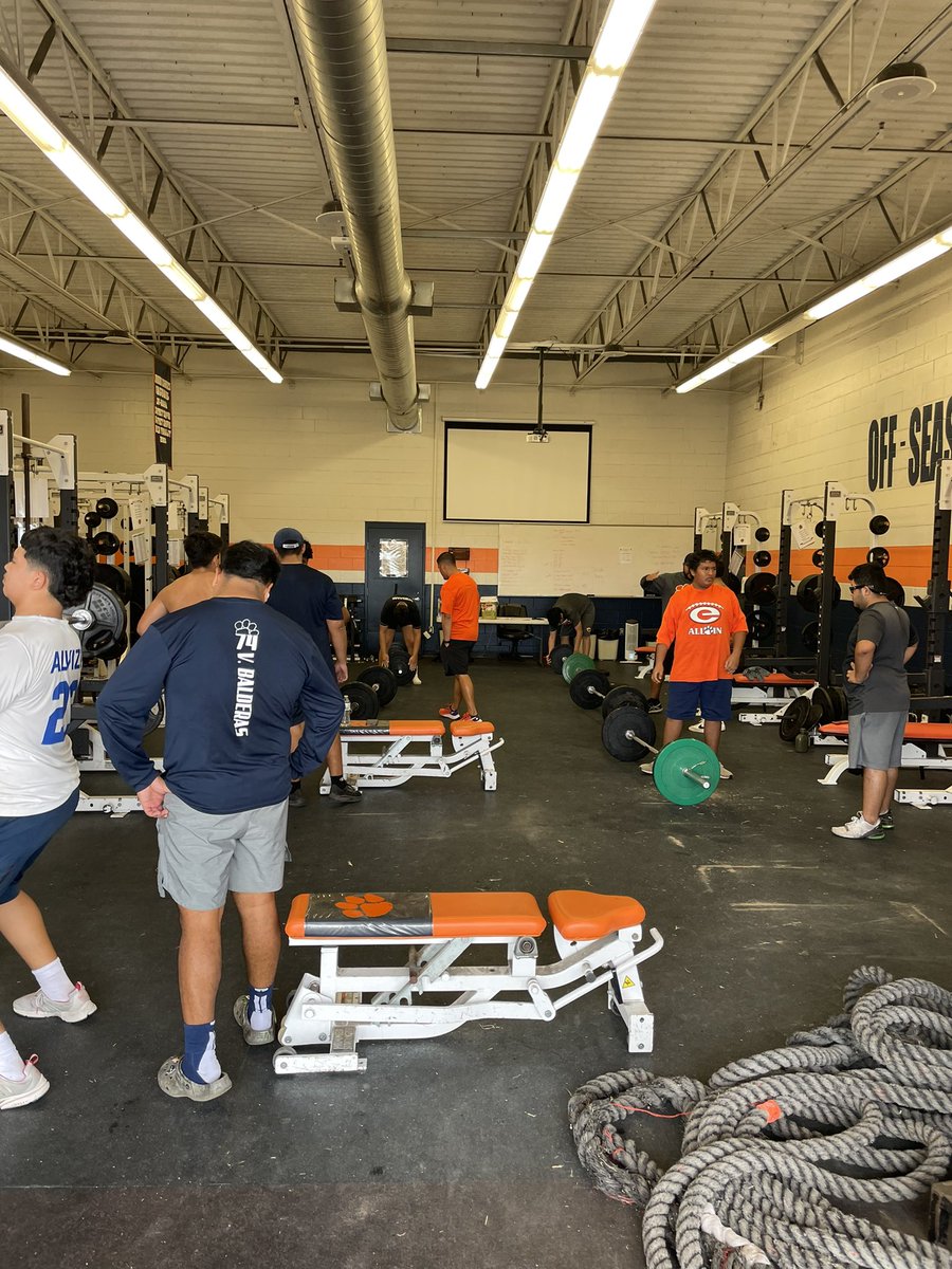 JEHSFootball's tweet photo. Chest Day!!!  #workhard https://t.co/51Hckhk6pb