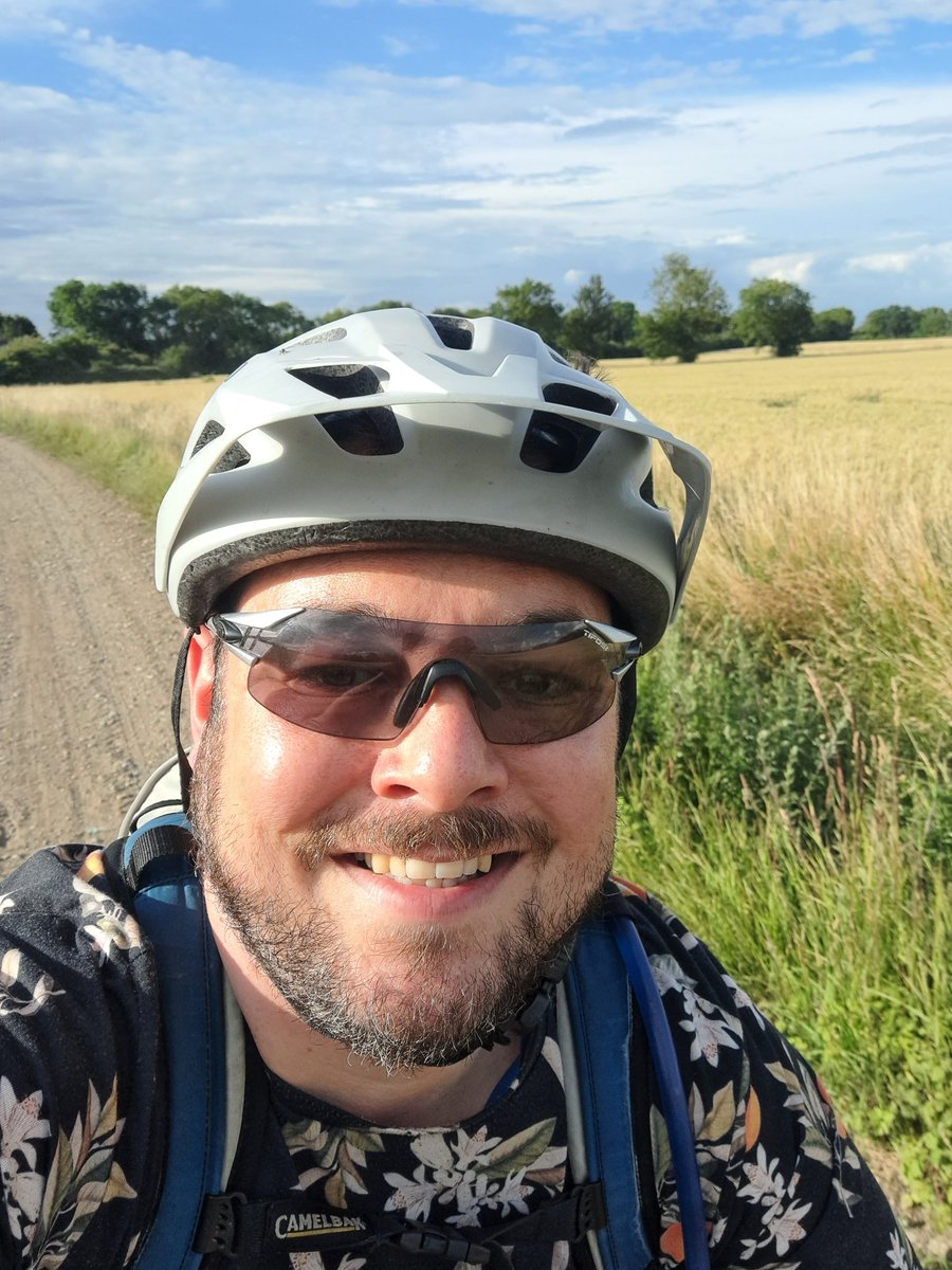 RalphieBe's tweet photo. @nomio74 @RedBalloonEdu @GORETEXeu @MASON_Cycles Thanks Naomi - it was a bit of a slog tonight but I made it - 502 miles completed in June:

https://t.co/AZcm8DghcS https://t.co/YOUXDi8mZM