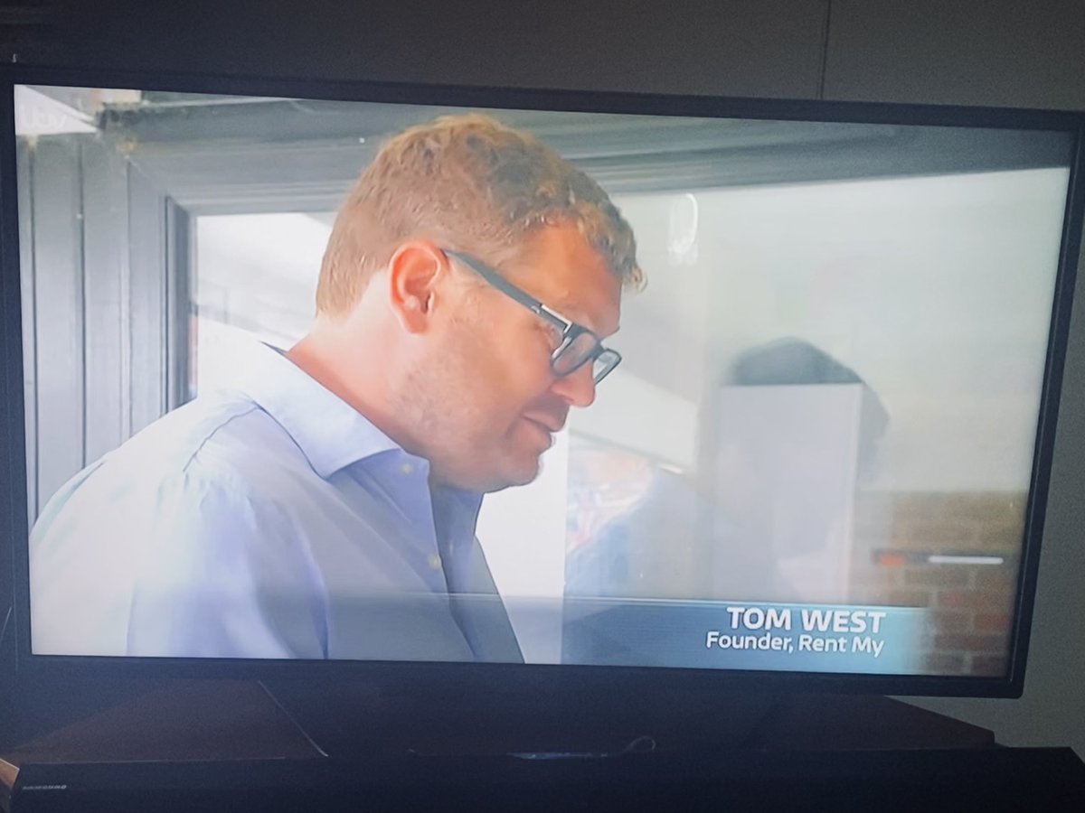 RentMycom's tweet photo. Who spotted Tom on ITV Tonight π
#itvtonight #itv #telly #manningtree #tv #spotted #papped #founder #ceo #itvtv @ITVTonight https://t.co/L7Oqia2oQ3