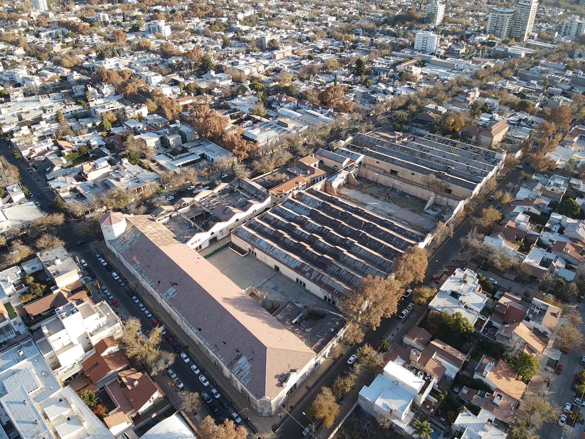 cocuccisa's tweet photo. El desafío ! Edificios históricos  abandonados y sin uso ! Reciclarlos ❤️ https://t.co/lPthPysnHZ