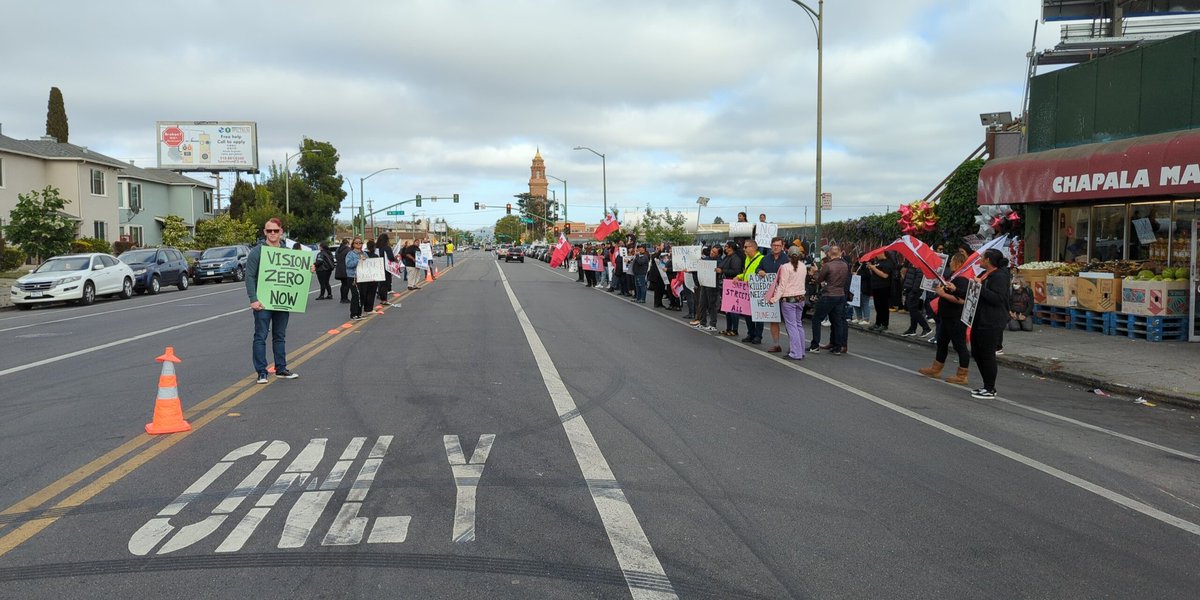 allaboutgeorge's tweet photo. Eastbound view in 5400 block of International Boulevard #Oakland #RIPLolo https://t.co/YpLsAMZI1F
