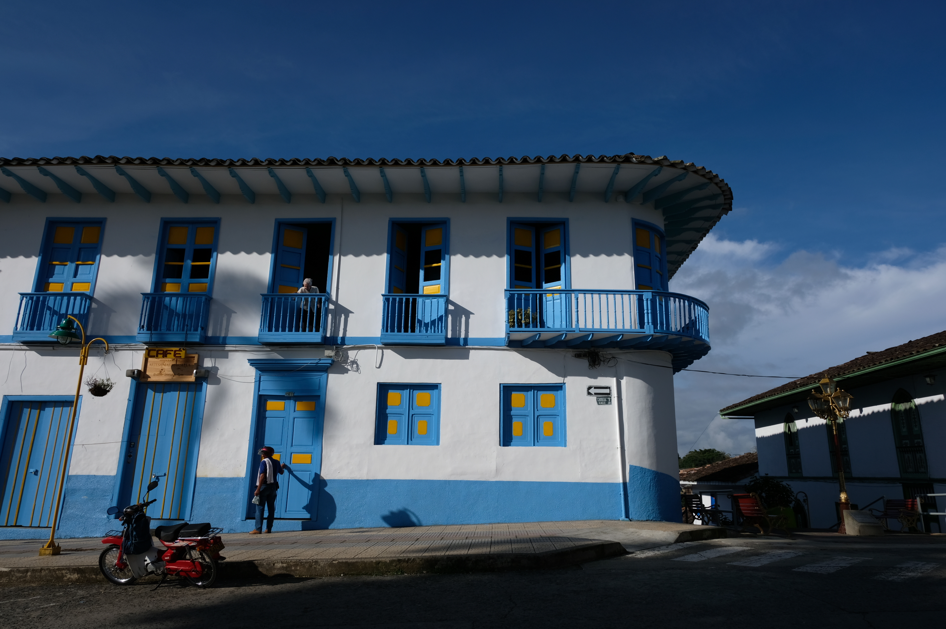 藍 デジタルノマド In Mx Marsella Risaralda 観光客が全然いない おしゃれ村を発見 建物がかわいいし 静かでよい マルセージャ コロンビア T Co A1vbi60xzz Twitter