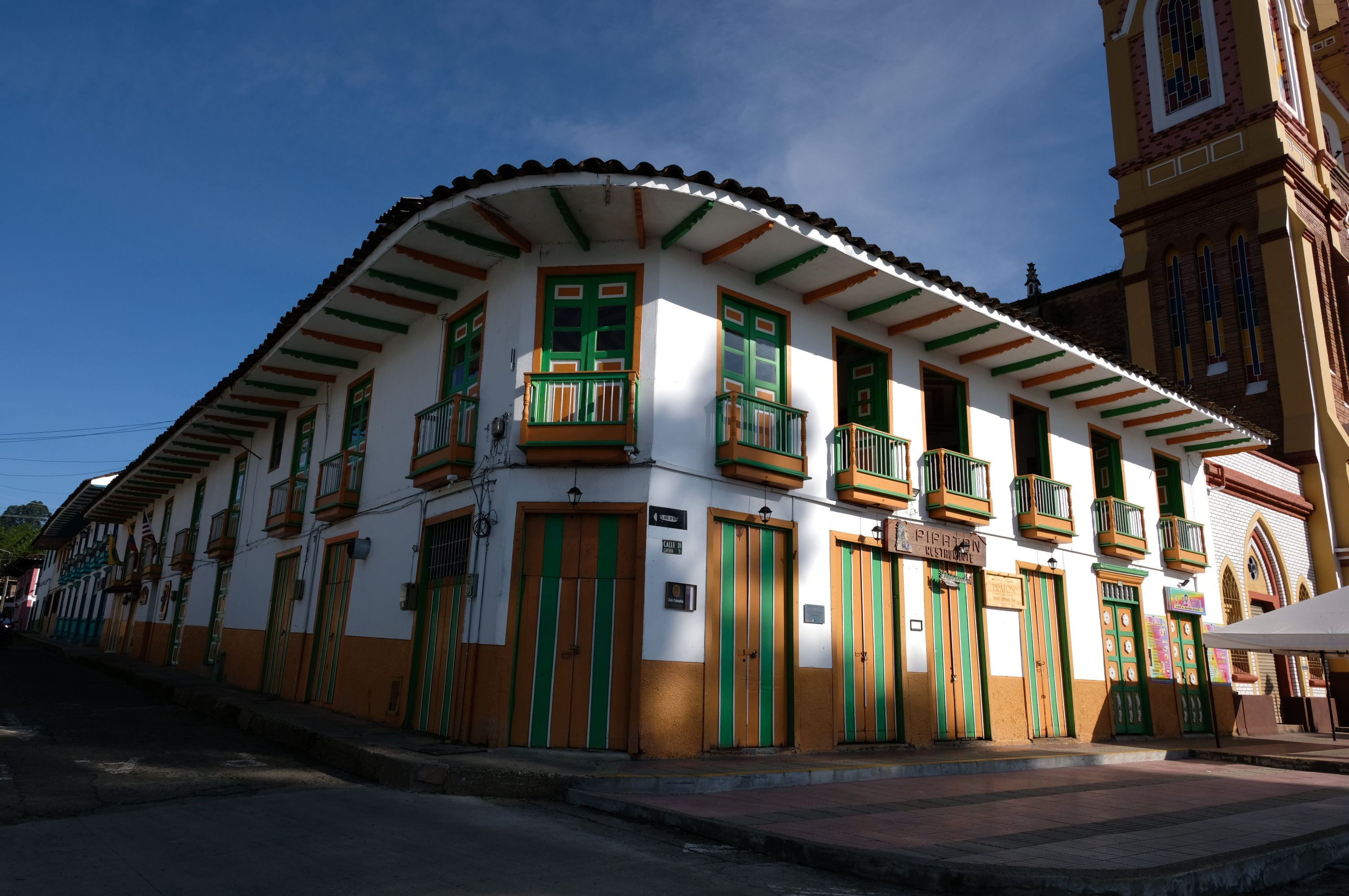 藍 デジタルノマド In Mx Marsella Risaralda 観光客が全然いない おしゃれ村を発見 建物がかわいいし 静かでよい マルセージャ コロンビア T Co A1vbi60xzz Twitter