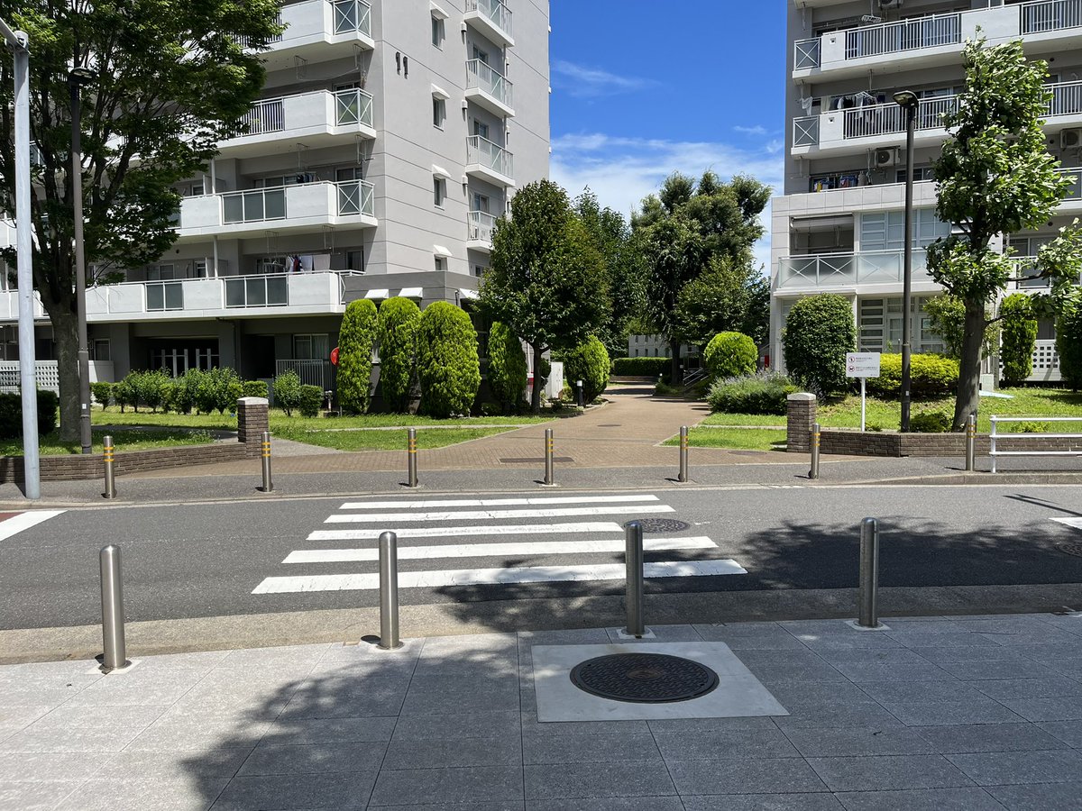 CoderDojoYachiy's tweet image. 明日はCoderDojo八千代の第一回開催日ですね😆
会場は1枚目の横断歩道を渡ってもらった先にある11号棟の集会所で行います！