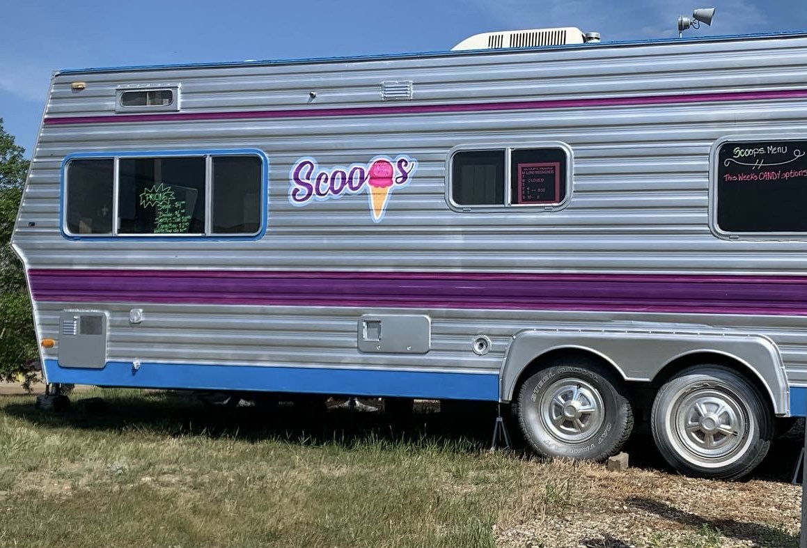 ASmith_Ag's tweet image. Come on out to prairie lake park for some scoops and candy bags. Grand Opening at 11am. Face painting 12:30-1:30. Parade at 2pm. Potluck and fireworks in the evening. Follow on instagram and Facebook @scoopsplp. #lakediefenbaker. @AlliDaine