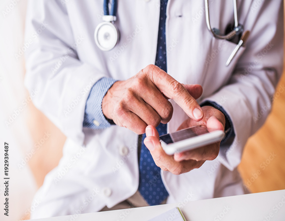 RowenaForsyth's tweet photo. Are you a health professional who uses online communities to engage with other health professionals? We’d like to hear about your experiences. Complete our survey & optional interview: https://t.co/K3chLPn3Er #MedTwitter #HCLDR #RNchat #eHealth #healthresearch #medicalresearch https://t.co/vyDZ75wdLw