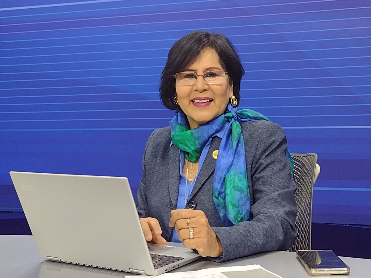 "50 Mujeres se graduaron en nuestro Programa Mujeres Líderes en Exportaciones que desarrollamos junto a <a href="/caprosv/">CAPRO El Salvador</a> y que hemos llamado un diplomado", Silvia Cuéllar directora ejecutiva de <a href="/COEXPORT/">COEXPORT El Salvador</a>.