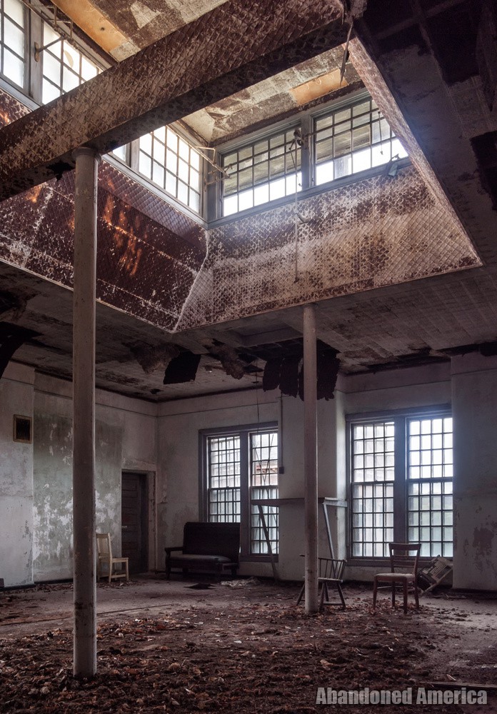 A rotting day room in one of Taunton State Hospital's abandoned wards. Sections like this, informally referred to as 'snake pits', held the most ill and violent patients. New write-up: https://t.co/ktp3i37E9i