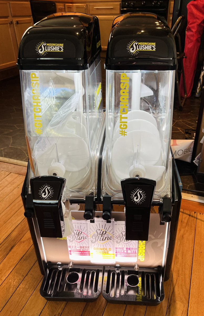 _Ambroshaaa's tweet photo. BAG ALERT ๐คง๐ฅ๐ค
I kept quite as long as I could but here it is ๐ฃ
Pretty Toasted has been sponsored by Sip & Shine ๐ฎโ๐จ
Y'all we now have a SLUSHIE MACHINE ๐ฅ THE SUMMER HAD OFFICIALLY STARTED ๐๐ฝ๐๐ฝ๐ฅถ https://t.co/gAgO3GwjJd