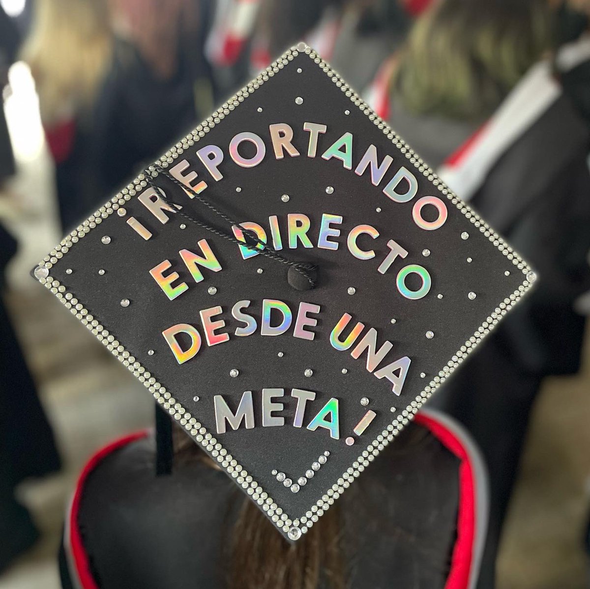 Arianarivefra's tweet photo. #801x100pre | ¡Familia, aquí está su periodista!🎓
La alegría que siento hoy es indescriptible. ¡Como leía mi birrete: “Reportando en directo desde una meta”, y las que faltan!
¡A celebrar!
#Periodista #UPRRP #FaCI #COPU #Copuqueña #BA #SinUNoHayPR #UniversidadPública https://t.co/6IuTeBvbuA