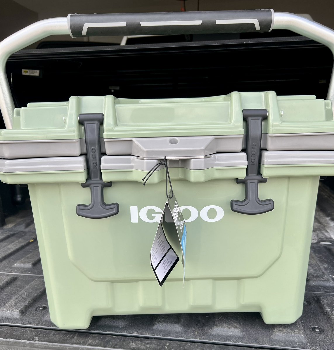 July 4th Giveaway 🇺🇸 We’re giving away a igloo cooler. ($150 value) July 7th! Want to win? See details below on how to enter! 

1️⃣ Winner must FOLLOW our page <a href="/Hideoutbg/">Hideout</a> 
2️⃣ LIKE this post!
3️⃣ TAG friends in the comments!
4️⃣ Retweet this post