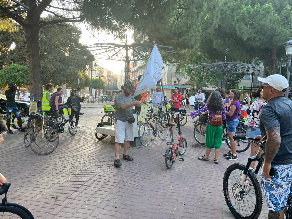 Imágenes de la #masacríticaCT de hoy! 
Ambiente muy bueno, divertido y reivindicativo.

NO ENTORPECEMOS EL TRÁFICO, PORQUE... SOMOS TRÁFICO!!