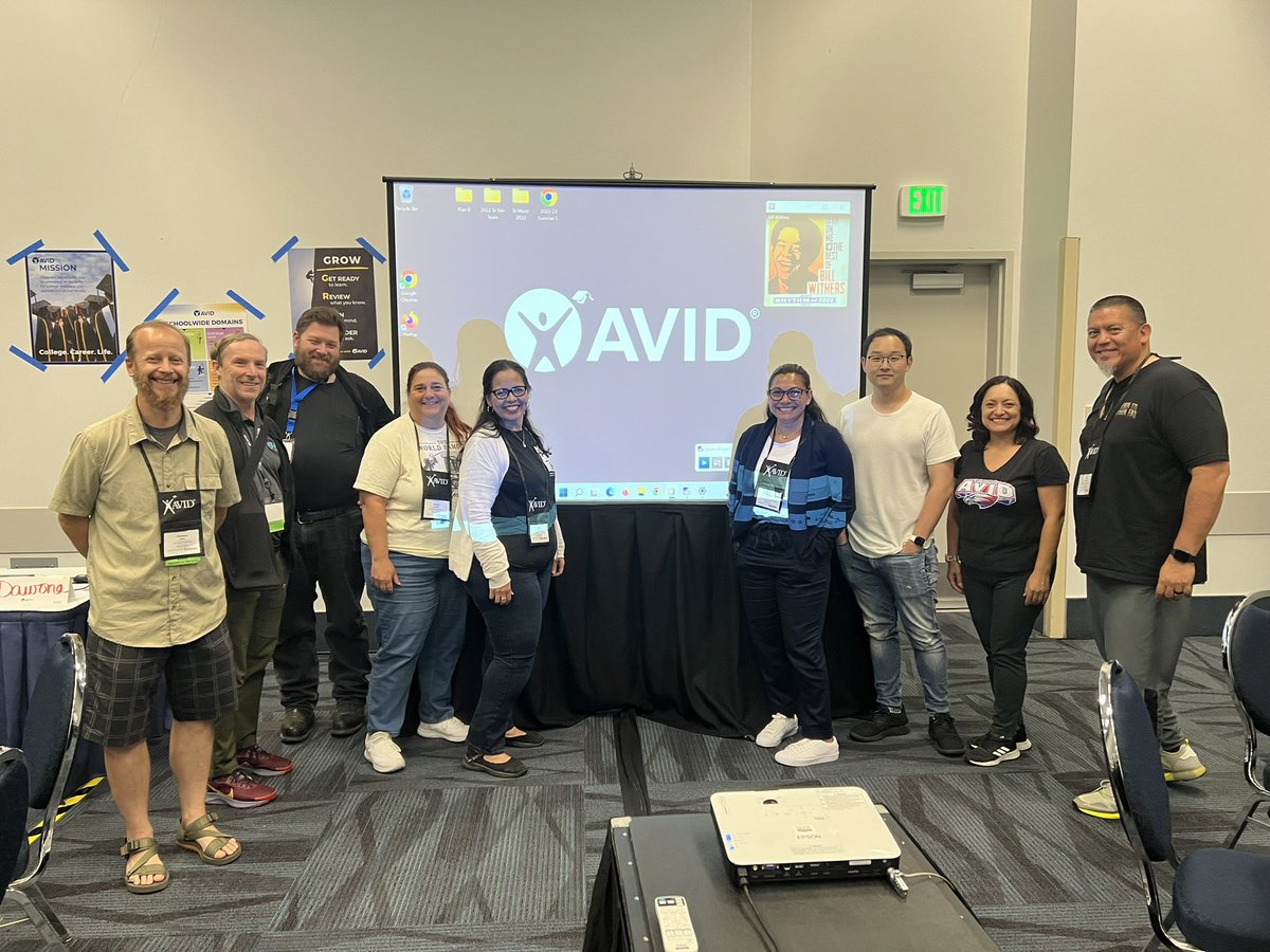 NLM teams learning and preparing for an awesome year of AVID.