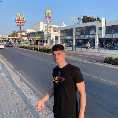 Louisbxnnett's tweet photo. #NewProfilePic https://t.co/a6t2lnUrOX