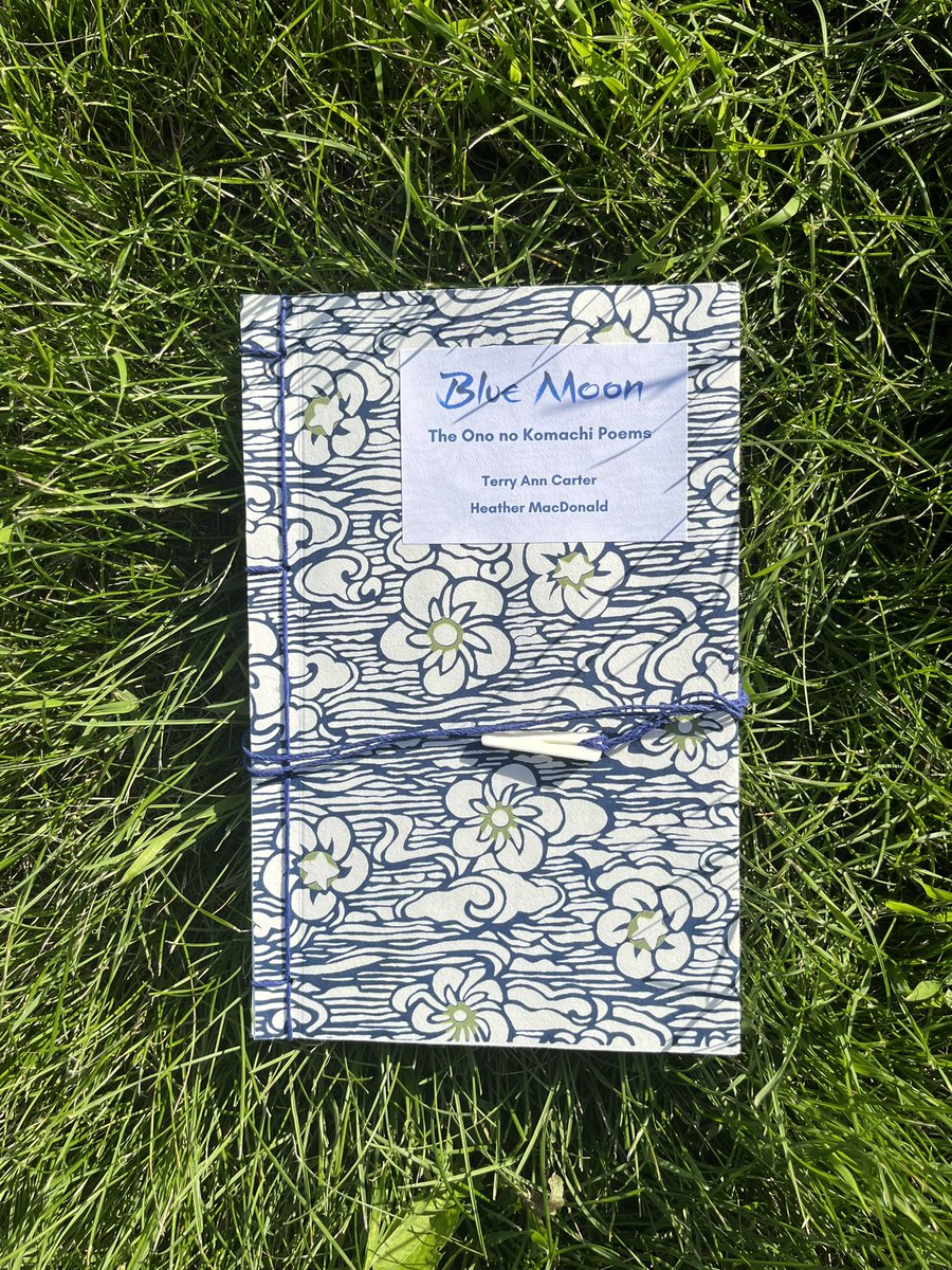 JackPinePress's tweet photo. Is it even spring/summer if you’re not out basking in the sun with a good book? 🍃☀️

#chapbook #chapbookpoetry #canlit #artistbooks #saskatchewanlit #yxeart #yxepoetry #yxebooks #jackpinepress #BlueMoon https://t.co/3oy6F2bjON