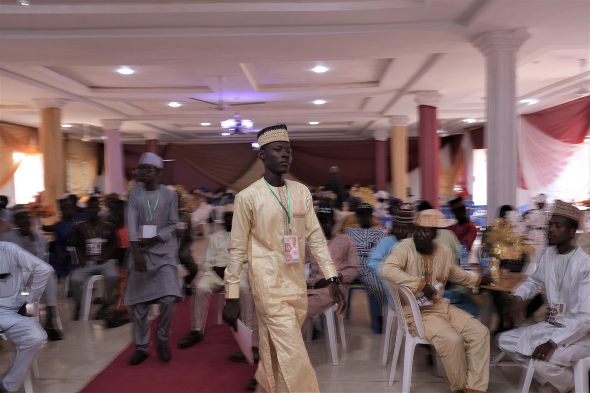 TeamDasuki's tweet photo. Announcing the winners of the essay competition, @UncleAnass said all the entries were very beautiful. "We wish we can award all the entries", he said. He called on Abdulmajid Nasir (Tambuwal), a student of Geogogy at UDUS, Abdulkarim Abubakar Bello (Kebbe), a student of... https://t.co/oe325sjv96