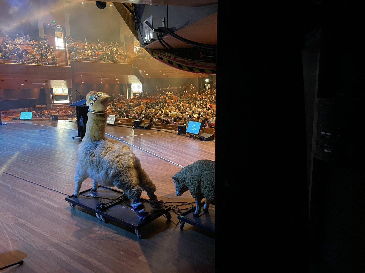 Hi y’all from backstage in squirrelnest mission control <a href="/kawaiiconNZ/">kawaiicon</a> #kawaiicon