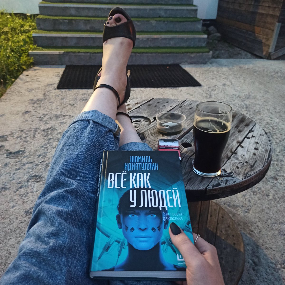 lav_var's tweet photo. И сюда милейший буп, страшно красивую керамику и шикарную фотку из барчика https://t.co/APF63PatZQ