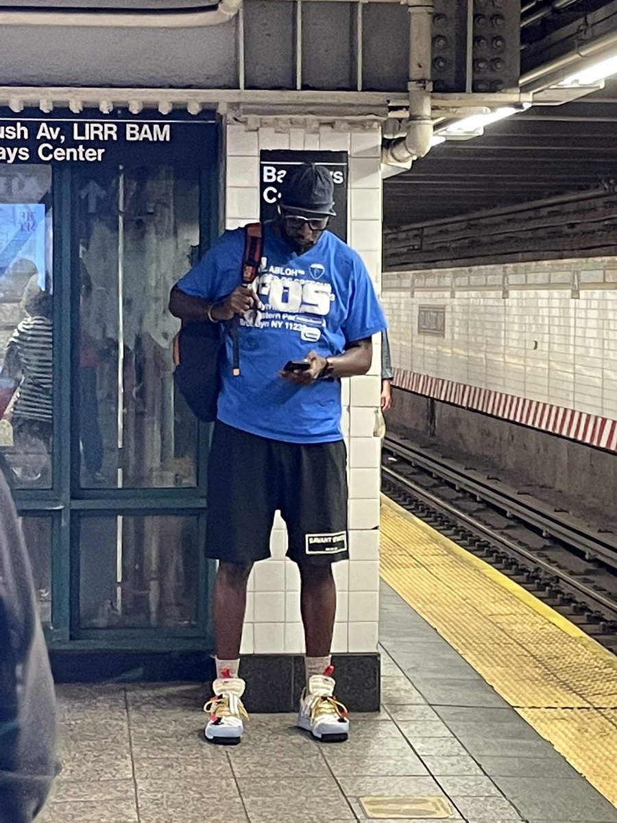 First #VirgilAblohBkM merch spotted in the wild! brooklynmuseum.org/exhibitions/vi…