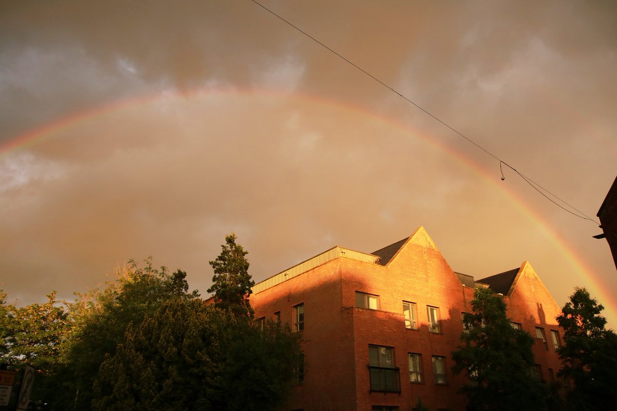MeleeWilmslow's tweet photo. Anyone else see the Rainbow over #Wilmslow tonight #Cheshire https://t.co/TEA3TFYkoZ