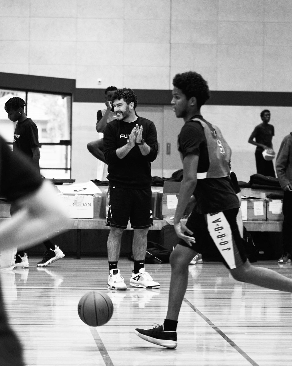 Being a good coach never stops, coaches in our community take on roles above &amp; beyond! This week on #BuildingBetterBasketball Clinton Meehan is the Exec Director of <a href="/helpinghoops/">Helping Hoops</a> &amp; shares the story of the last 2 years &amp; the charities continued growth.   podcasts.apple.com/au/podcast/bui…