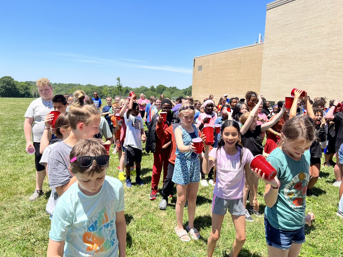 CaseyNash_EPiC's tweet photo. Ended summer school with some water game fun! These kids definitely brought the energy! https://t.co/WV7WWILiZa
