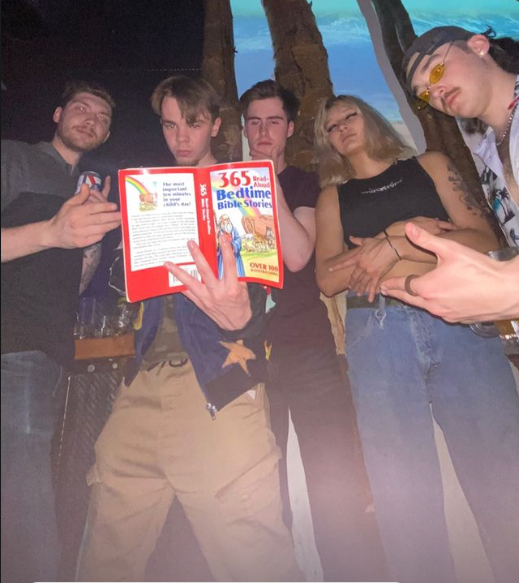 Animal_Fort's tweet photo. Some serious hang outs going on out there. #bedtime #stories #a2b2 https://t.co/OxfPO9azCC