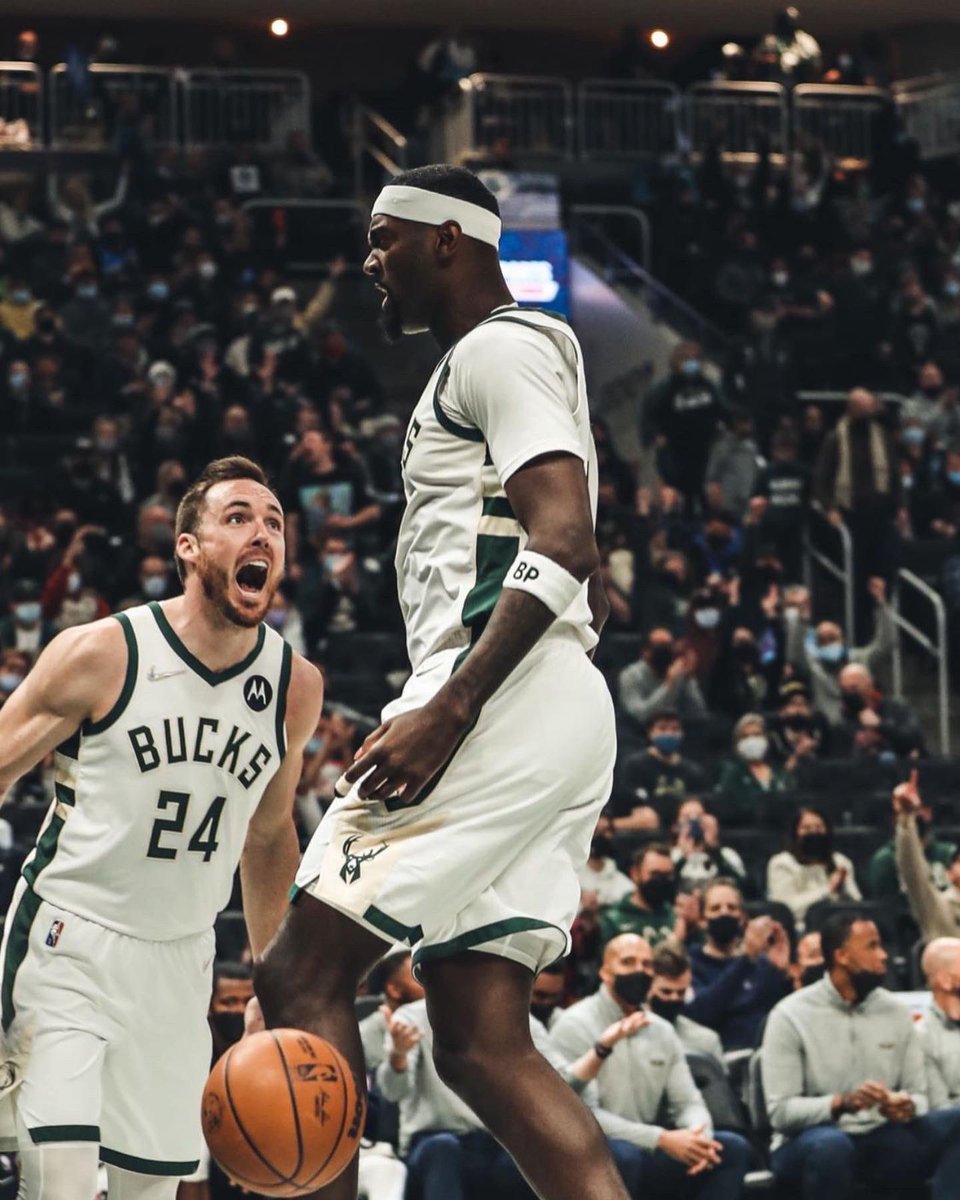 pconnaughton's tweet image. Hold up……
Wait a minute……
Y’all thought we were finished?!?!?? 🦌🤐🦌 
@BPortistime