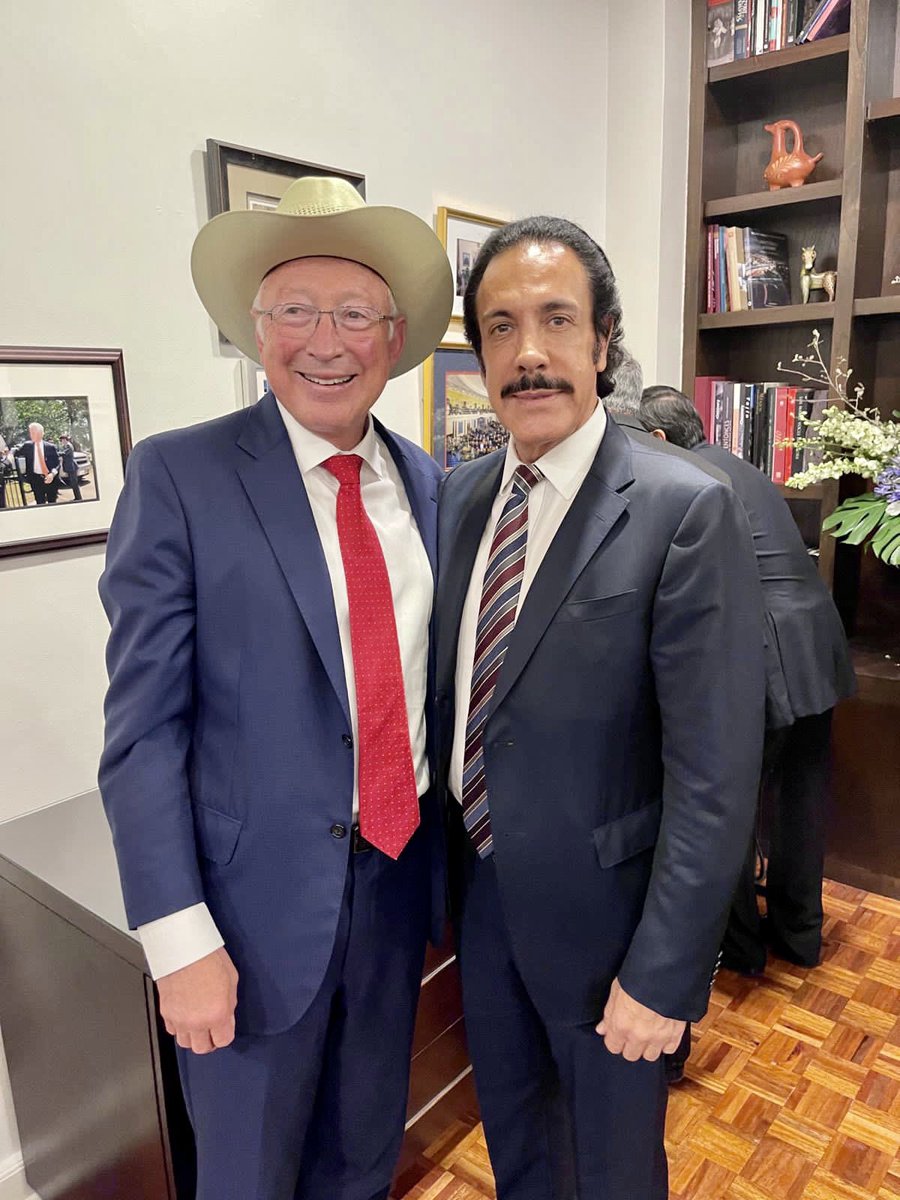 El Embajador de los EEUU en México <a href="/USEmbassyMEX/">Embajada EU en Mex</a>, Kenneth Salazar <a href="/USAmbMex/">Embajador Ronald Johnson</a>, tiene mi apoyo institucional para impulsar la relación subnacional entre México 🇲🇽 y los Estados Unidos 🇺🇸, en coordinación con el <a href="/GobiernoMX/">Gobierno de México</a>.