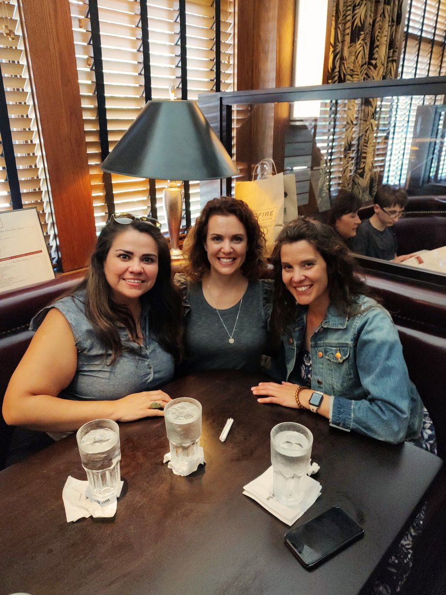 Celebrating our last day together as Team MÁS <a href="/otmonarchs/">Oak Terrace School</a>. #SomosOT <a href="/Anel_Escamilla/">Anel Escamilla</a> <a href="/lilli_melamed/">Lilli Melamed</a>