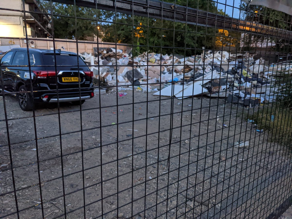 Finally, this is what the Truslove House site looked like today. @matthewpbennett what a great legacy you have left your new #gipsyhill councillors!
Never were a details person were you - or a strategic thinker?
Nor did you ever care about your constituents. 
#goodriddance 3/3