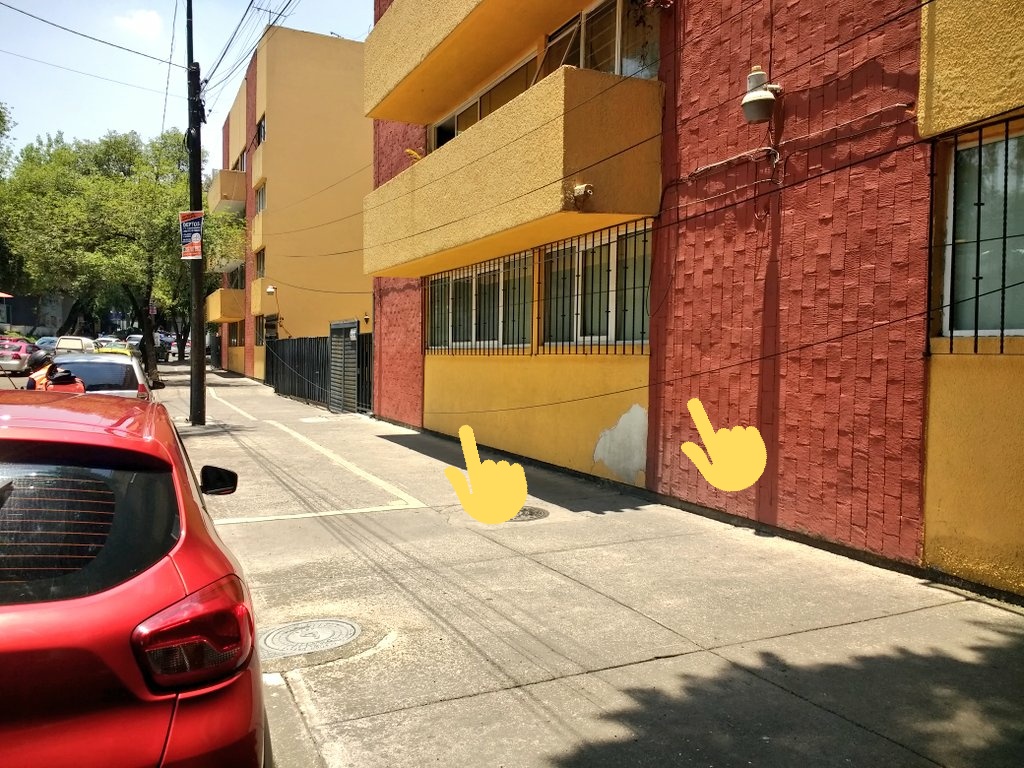 jjjoven's tweet photo. Alguien sabe a dónde puedo reportar cables que están al nivel de la cintura de los peatones en la calle? Uno dice Telmex los demás no sé. Berlín entre Corina y división del Norte Col. del Carmen @Alcaldia_Coy @TELMEXSoluciona @Telmex @DelCarmen_Coyo @delcarmencoy @UnidosCoyoacan https://t.co/Bb2yYlMwJV