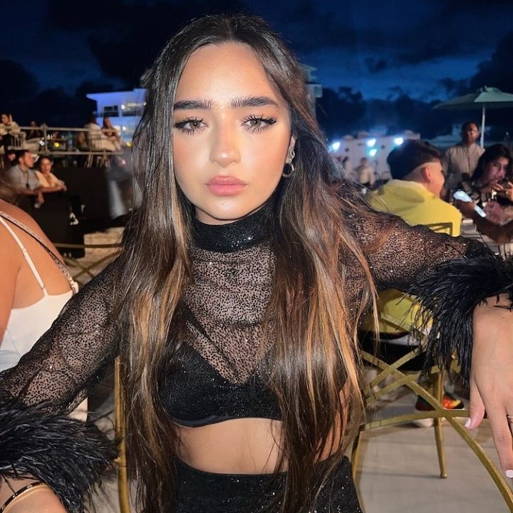 _stonecold22_'s tweet photo. Ella Hunt + Macarena Achaga - Mia Healey + Poché = ✨ https://t.co/CwFHEpGxOX