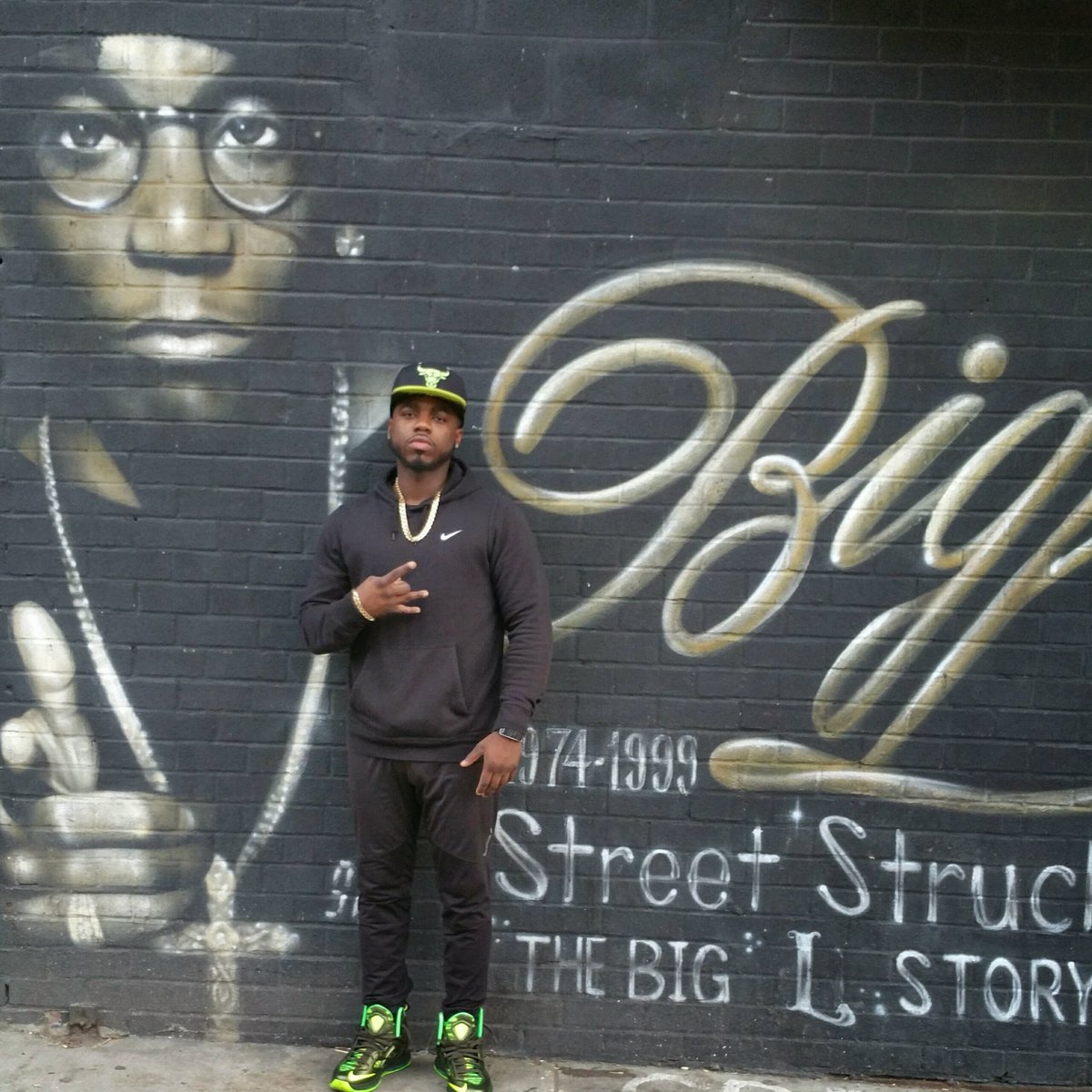 Mr_2K_Himself's tweet photo. Don't let this Gaming/ Streaming stuff fool you...If you know, you know! 139th/140th Lenox Ave #HARLEMLEGENDS #FOREVERLEE #BIGL https://t.co/jcN1ol40Q4
