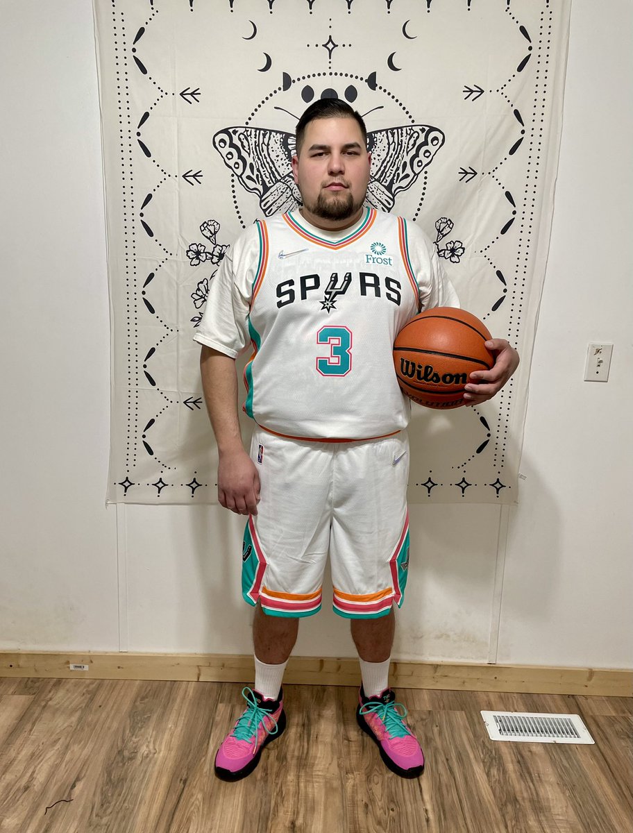 BLoLovesYou's tweet photo. There’s only one man that can save the Spurs season https://t.co/uq9cko7lM8