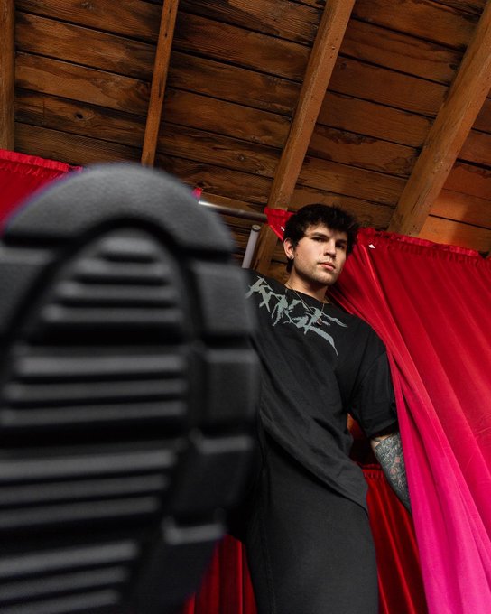 What am I stepping on? https://t.co/Pz8LnSTLlU