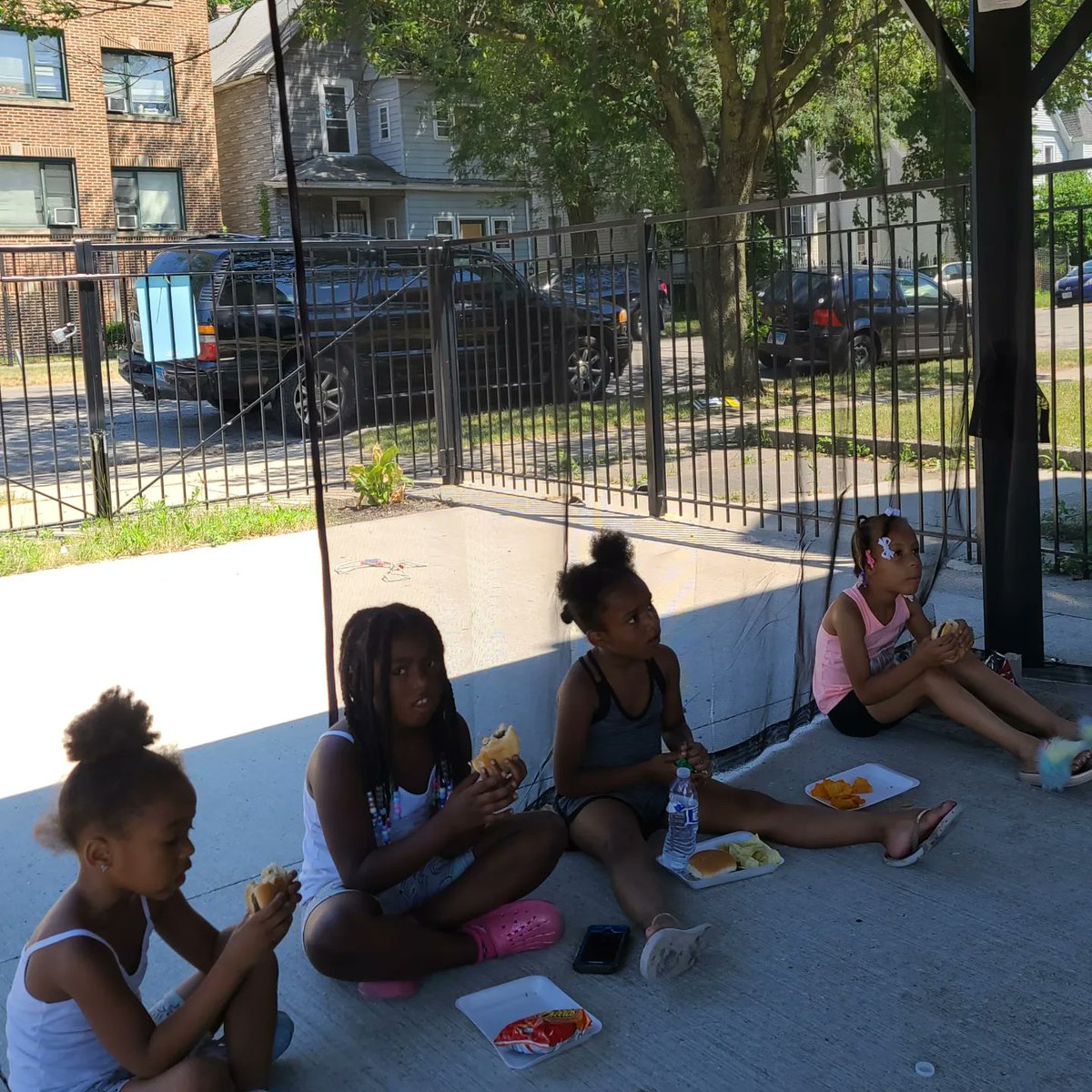 Day 4 #MASKBlockAcademyCamp! Observing local wildlife, collecting  specimens & learning to sneak up on birds, turtles and frogs!  Great Team!  Burgers & sno cones!  Thanks moms! ❤

Bummer that the fieldhouse bathroom was locked @ChicagoParks.  #AuburnPark. 
🦆🐸🌿🌸🦋🐦🐾🐿