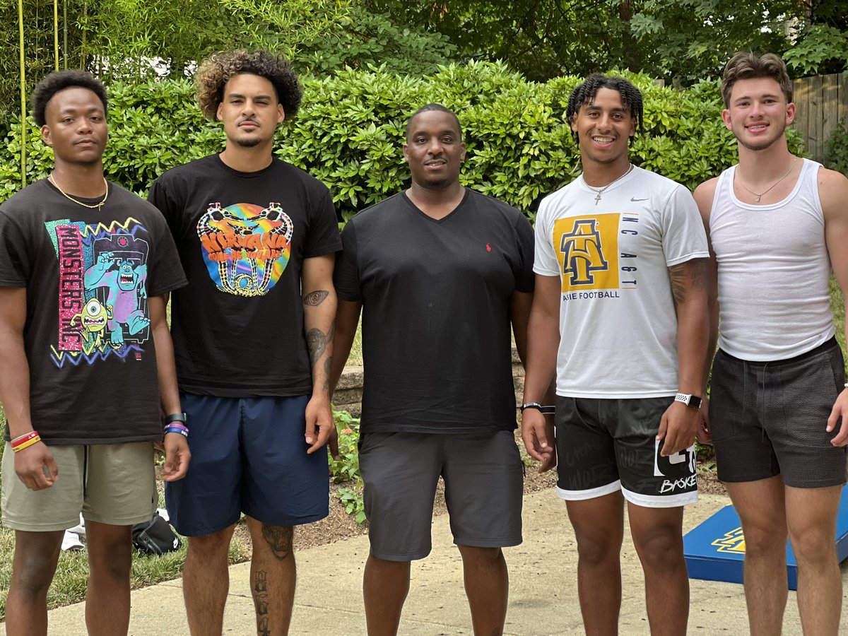 CoachBarnette's tweet image. Great time having the QB’s over at the house! #FieldGenerals #AggiePride