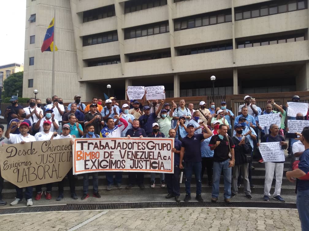 TrabUnidosBimbo's tweet photo. #30Jun A raíz d estás luchas nosotros los trabajadores nos hemos convertido en comunicadores sociales en defensa d nuestros derechos laborales y humanos vaya para nosotros un aplauso d reconocimiento y d esperanza 
 #BimboVzlaViolaLaLOTTT @TrabUnidosBimbo https://t.co/JzxsDmut2Q