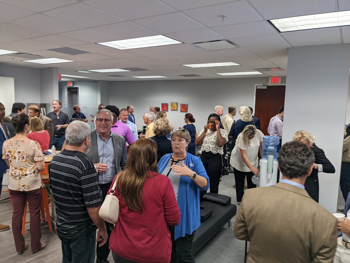 CommandPostTech's tweet image. This week Command Post Technologies celebrated the opening of our new office in Orlando, FL! We are excited to be a part of this fast-growing community, and foster new relationships within the region. 

#CPT #Orlando #Cybersecurity #Defense #EOCC #Orangecounty #Florida #hiring