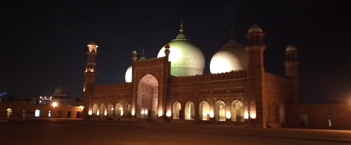 imChFaisal's tweet photo. Mumkin hi nahi ke dar dar pe jhuk jaun main,
Mera Rab bhi Aik ha Mera sir bhi Aik ha. https://t.co/mFMJhPNnMW
