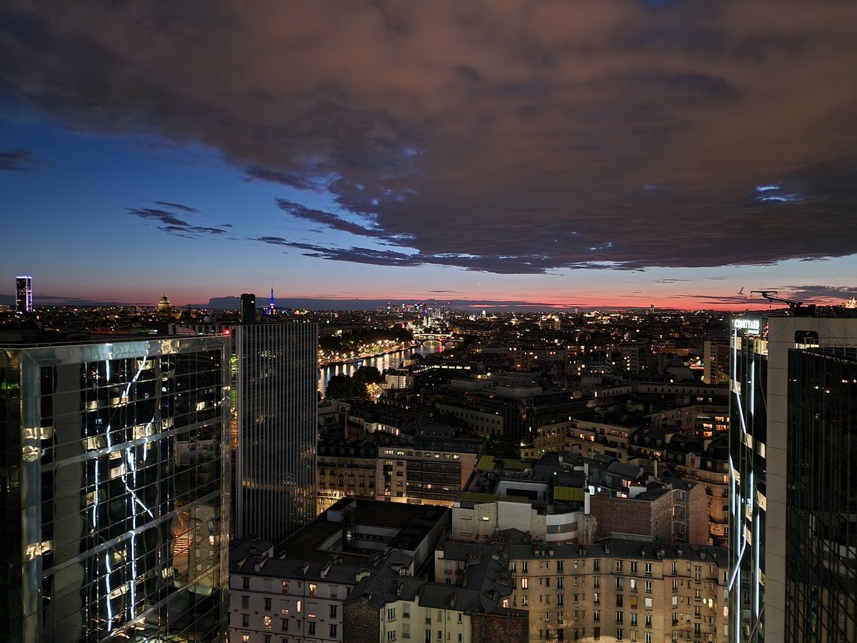 Est-ce qu'on a pu profiter de toute la gamme <a href="/NikonFR/">Nikon France</a> Z ce soir ?
Peut-être. C'était fou.