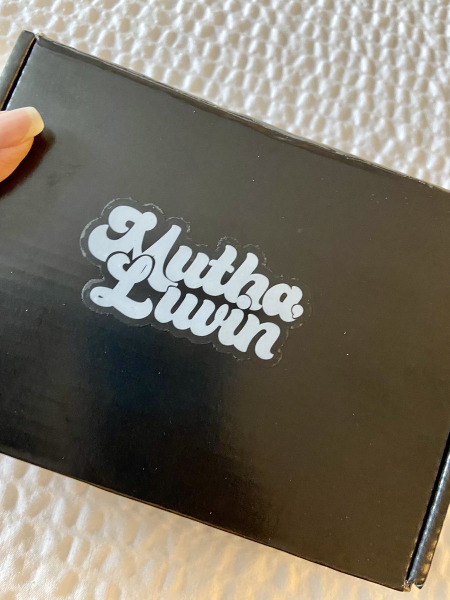 heymsangel's tweet photo. Self care, body care is loading ……..
Thank you @MuthaLuvin 🤎💕
Packaging/product 🙌🏾🖤 #coffeescent https://t.co/9INZJG5LdW