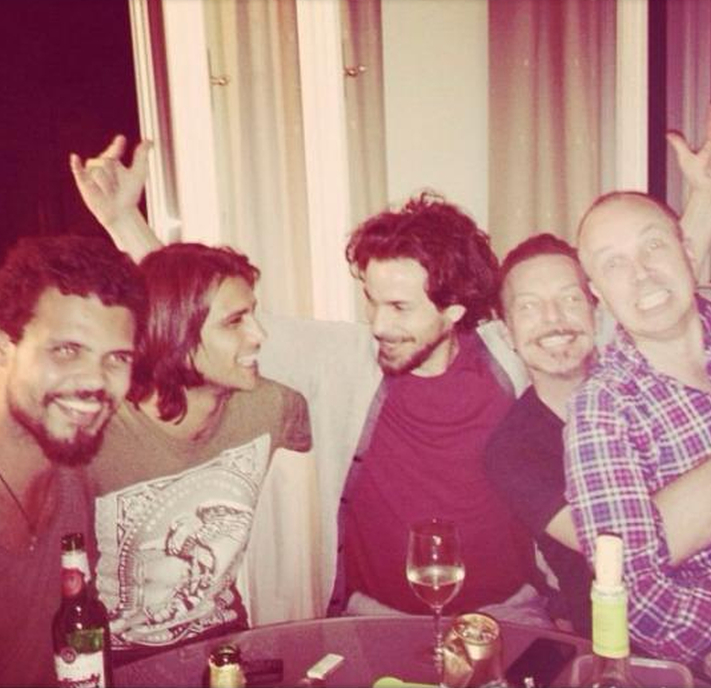 JuttaFreudig's tweet photo. #MusketeersEurope Having a #Drink🍷🍻🥃 together #TheMusketeers ⚜️ #LukePasqualino #SantiagoCabrera #HowardCharles #HugoSpeer #ColinWratten #MattStokoe #BobMorley #DanParr #ÁlvaroRamoz #MatthewMcNulty #SamClemmett #ChrisCorrigan #LochlannOMearáin #AliDowling #MissingTheMusketeers https://t.co/Ok9YByfXxZ