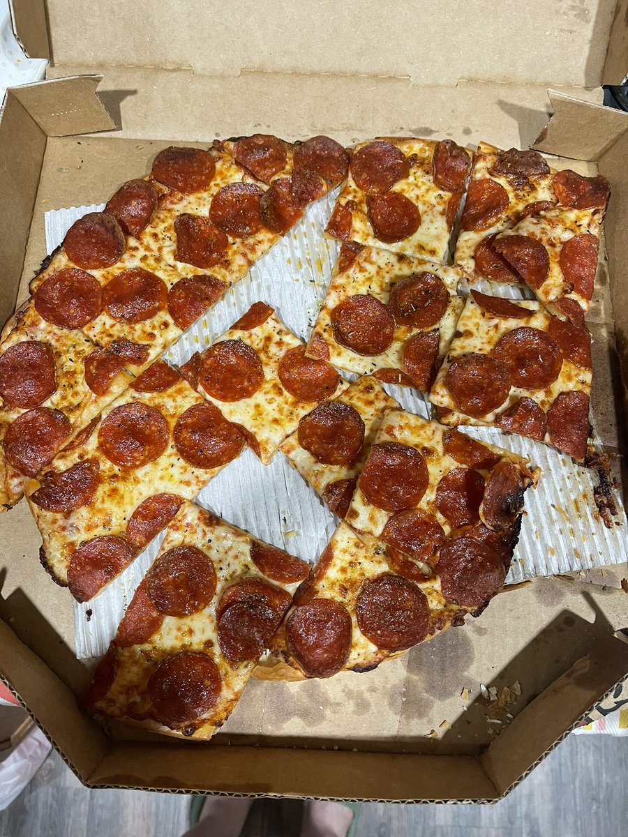 Breann_Hannah's tweet photo. @pizzahut do better plz https://t.co/G7TnKE3SDi