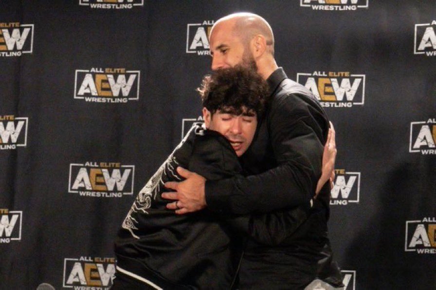 7dalegend's tweet photo. Who would you hug like this if given the chance? https://t.co/VKyQGpkLBE