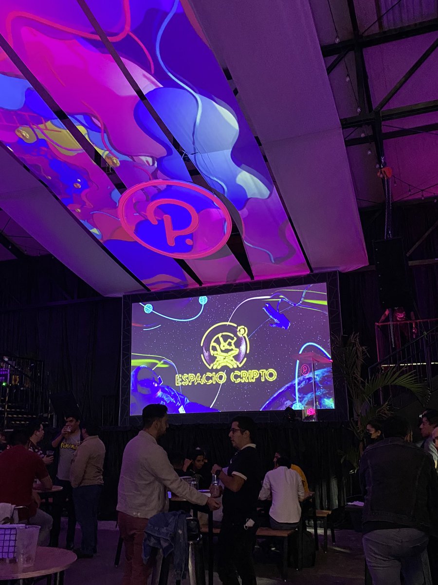 adris_vilchis's tweet photo. Aprendiendo y conectando #DecodedCDMX mejores eventos @EspacioCripto https://t.co/dsT8GbWD8u