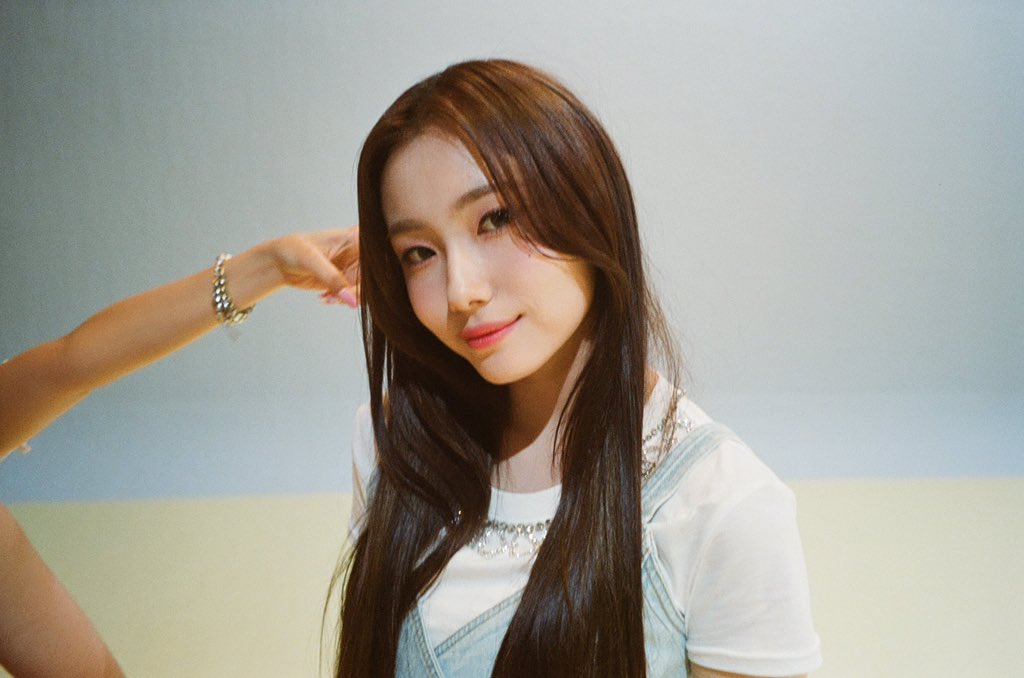 youngeunfile's tweet photo. studio choom behind

#서영은 #YOUNGEUN @official_kep1er https://t.co/SECeBncYfj