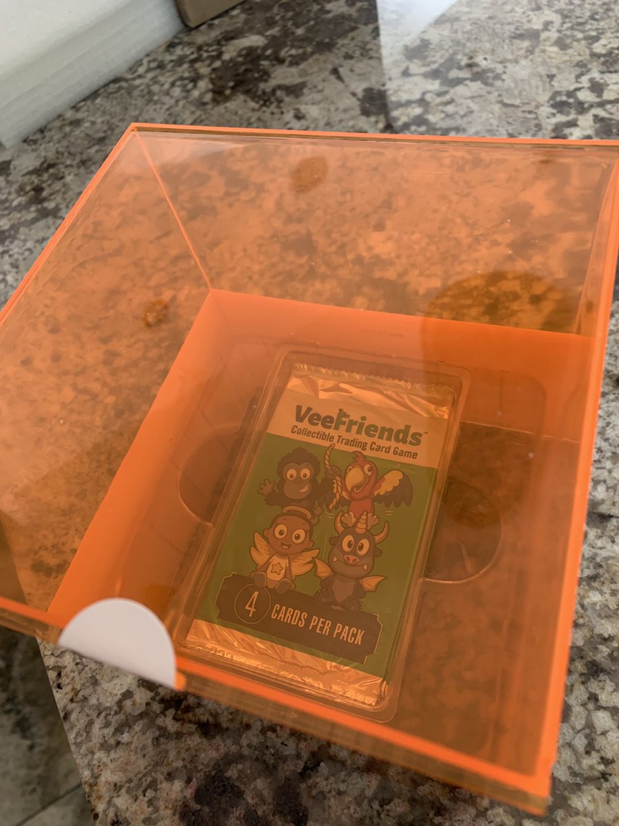 Michl127's tweet photo. Super excited about this surprise delivery today 😄@veefriends @garyvee https://t.co/2ZfcLSyQic