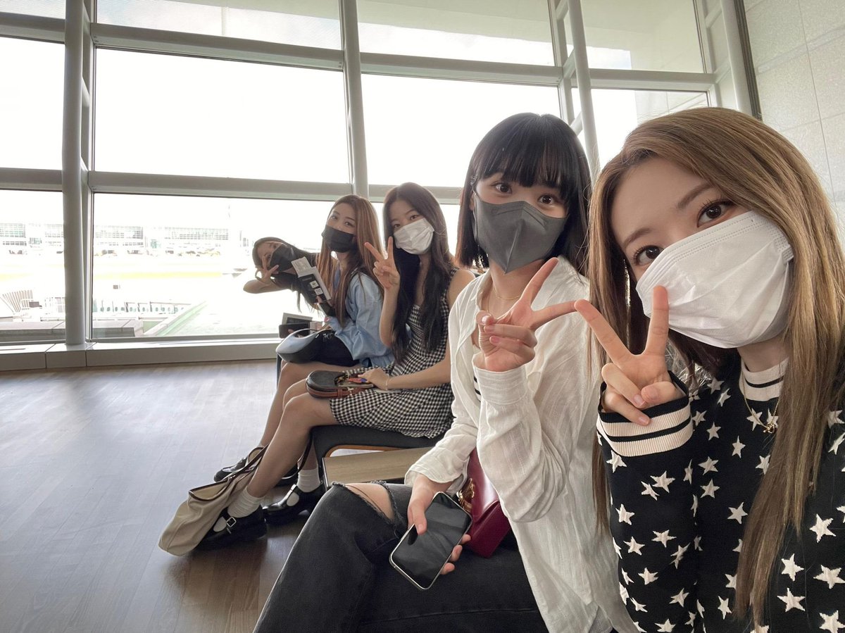 lesserafimpics_'s tweet photo. [220701]🐱💭 https://t.co/4phkHebz3J